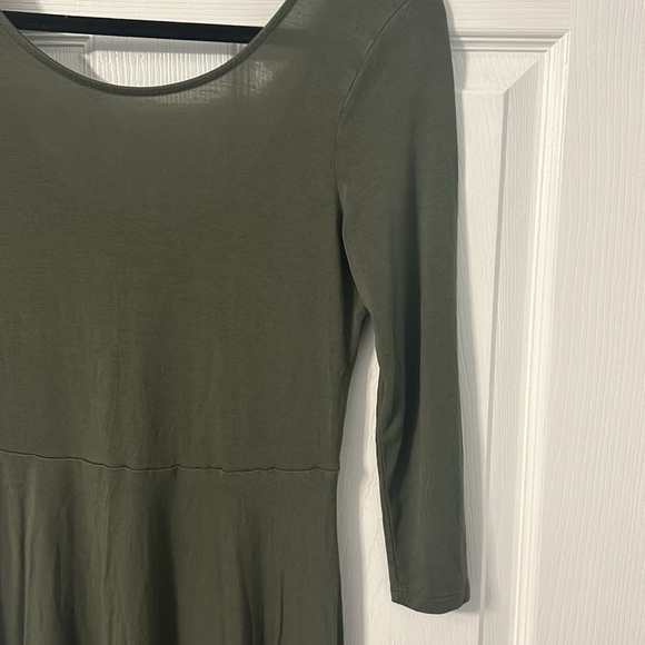 3/4 sleeves green dress - Picture 2 of 3